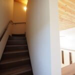 小屋裏収納への階段