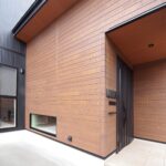 外壁：木目サイディング