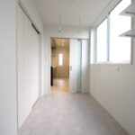サンルーム(3.7帖)からキッチンへ