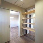 寝室横W.I.クローゼットホールからも収納可